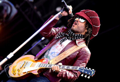 ROCKESTJERNE: Lenny Kravitz er kjent for å være en trendsetter i klesveien. Foto: NTB scanpix ROCKESTJERNE: Lenny Kravitz er kjent for å være en trendsetter i klesveien. Foto: NTB scanpix